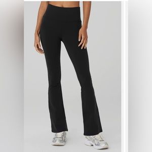 BRAND NEW ALO BOOTCUT LEGGINGS